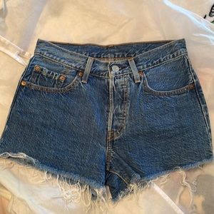 Levi 501 Jean Shorts, Medium Blue Size 24